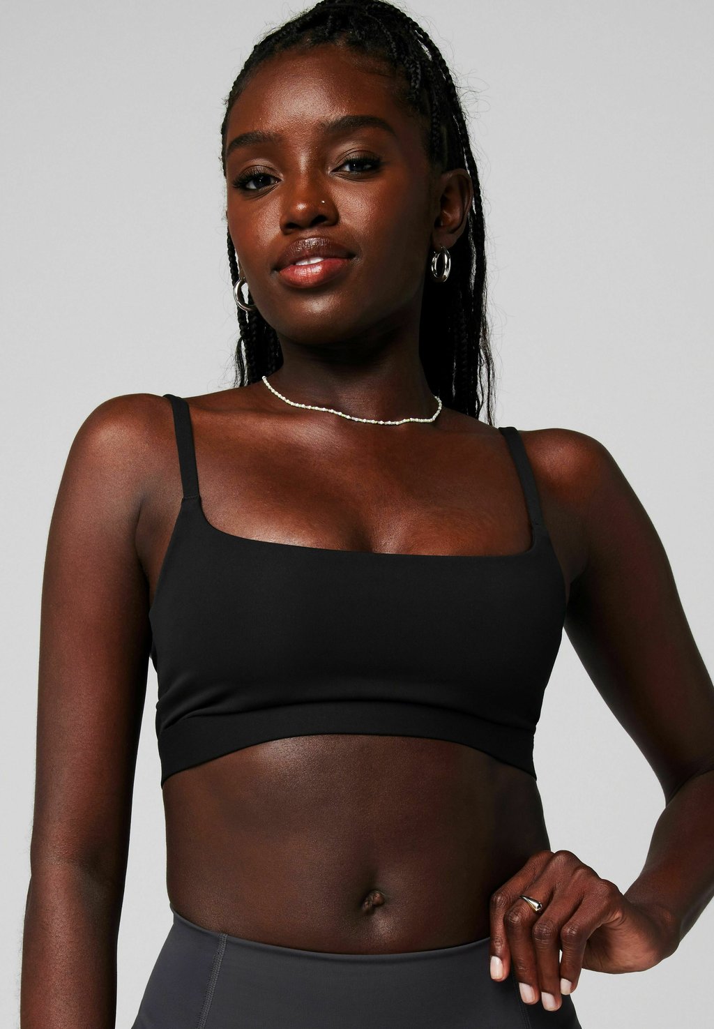 

Спортивный бюстгальтер с легкой поддержкой ESSENTIAL Fabletics, черный