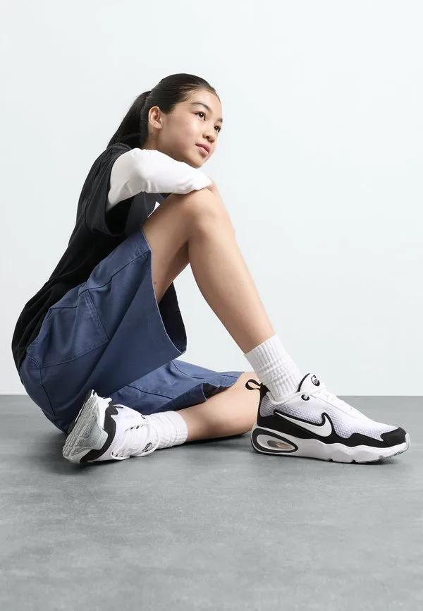 Кроссовки air max nova унисекс Nike Sportswear, White/Black/Wolf Grey — фото 3