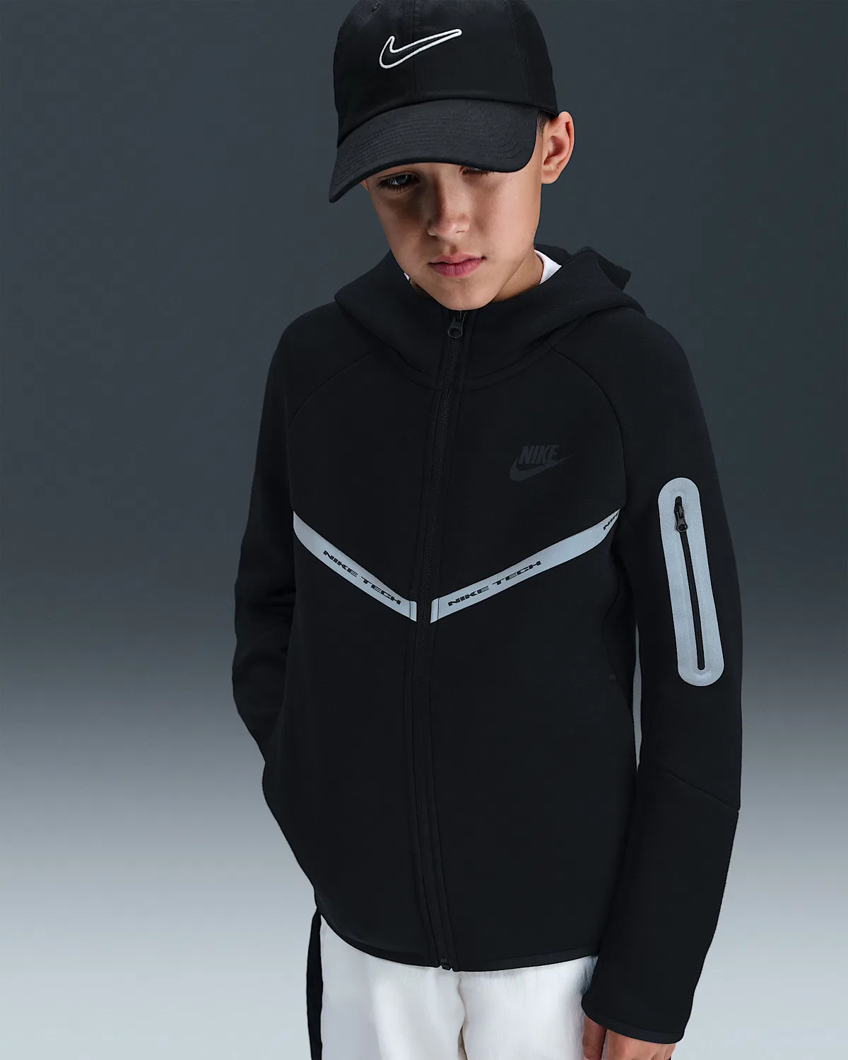 Детская худи на молнии с отражающими элементами Nike Sportswear Tech Fleece, Black/Black/Black — фото 3