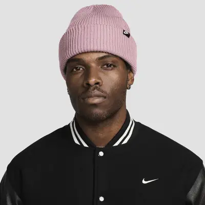 

Шапка Nike Peak Futura Beanie, цвет Plum Dust