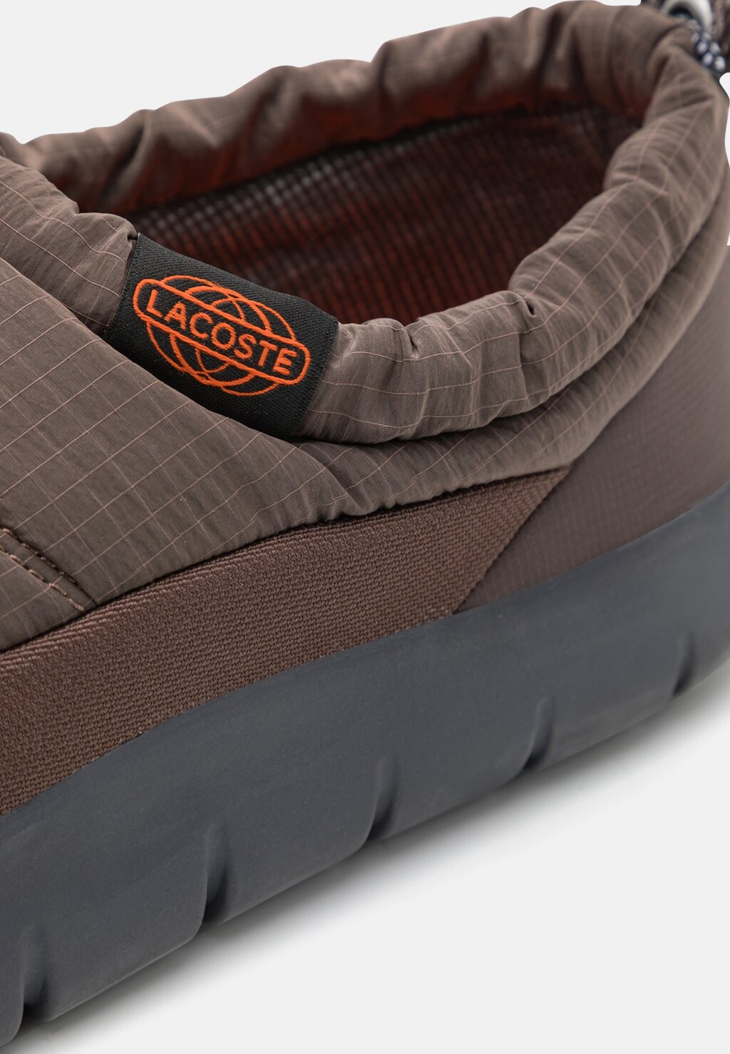 

Тапочки SERVE SLIPPER 224 Lacoste, коричневый