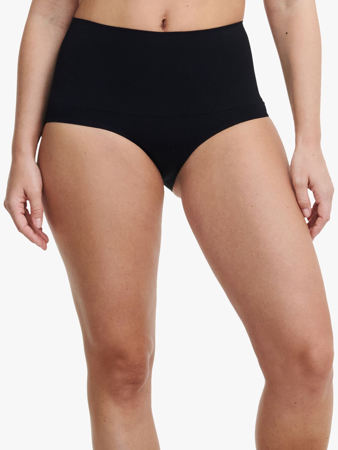 

Легкие моделирующие трусы Chantelle Smooth Comfort, черные