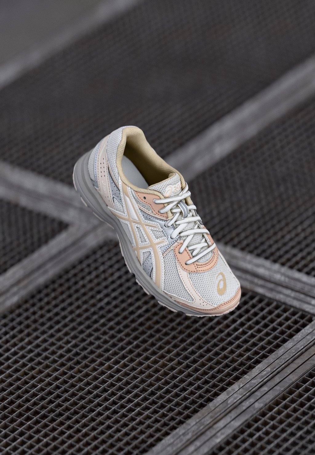 

Кроссовки JOG 100S UNISEX ASICS SportStyle, кремовый