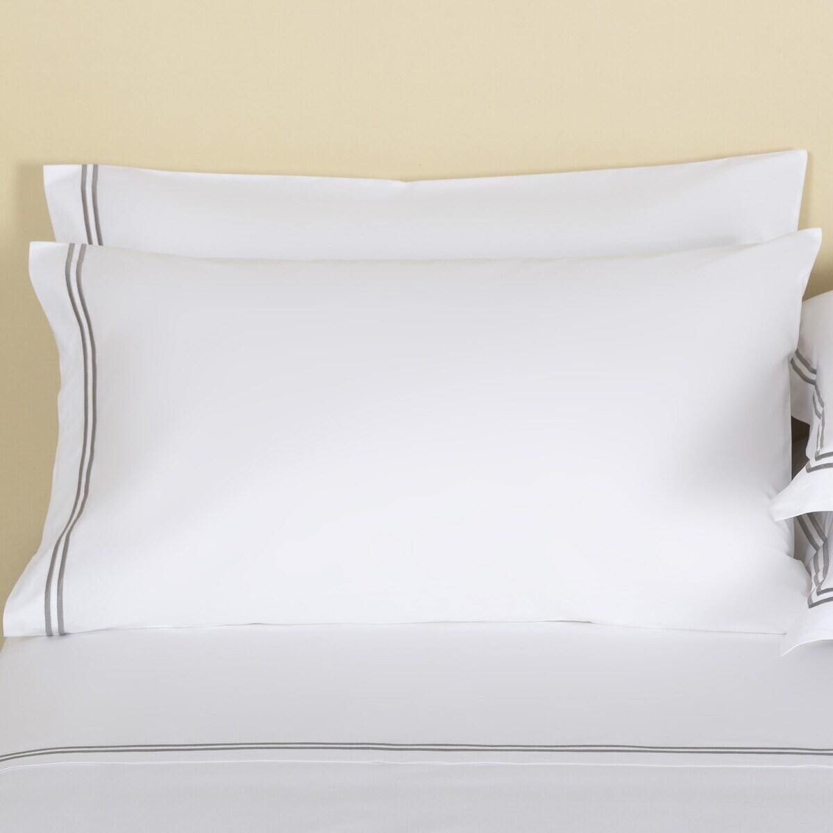 

Классическая хлопковая наволочка из перкаля для отеля Frette, серый
