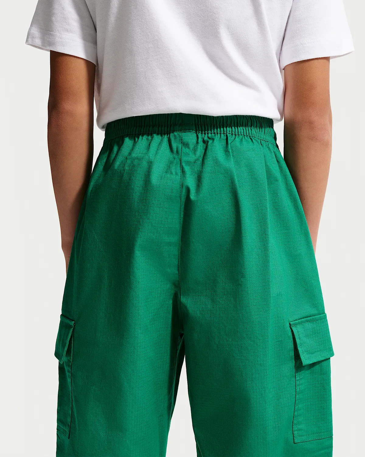 Детские широкие карго-брюки Nike Sportswear Club, Malachite/White — фото 3