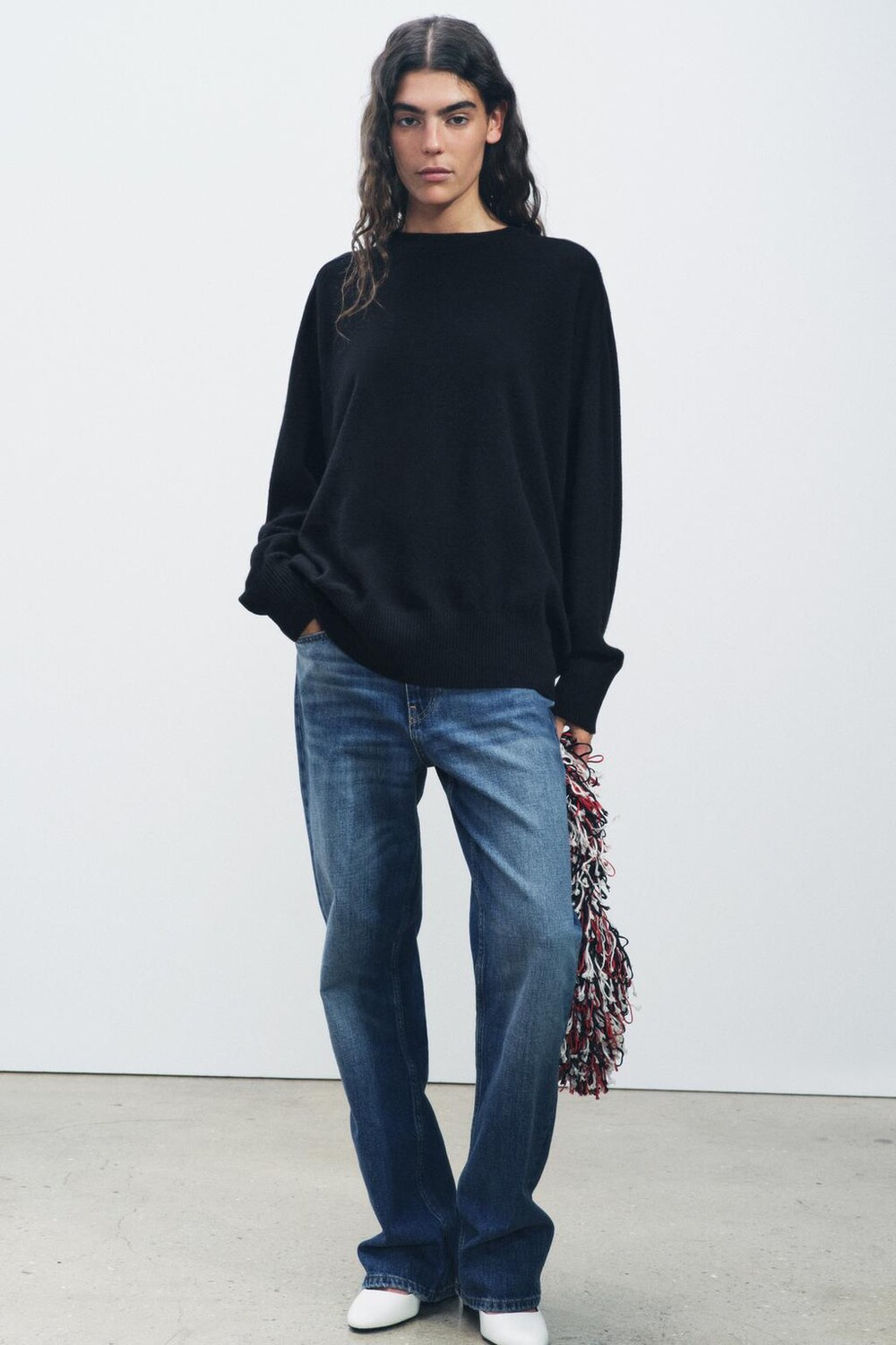 

Базовый свитер из 100% шерсти ZARA, черный