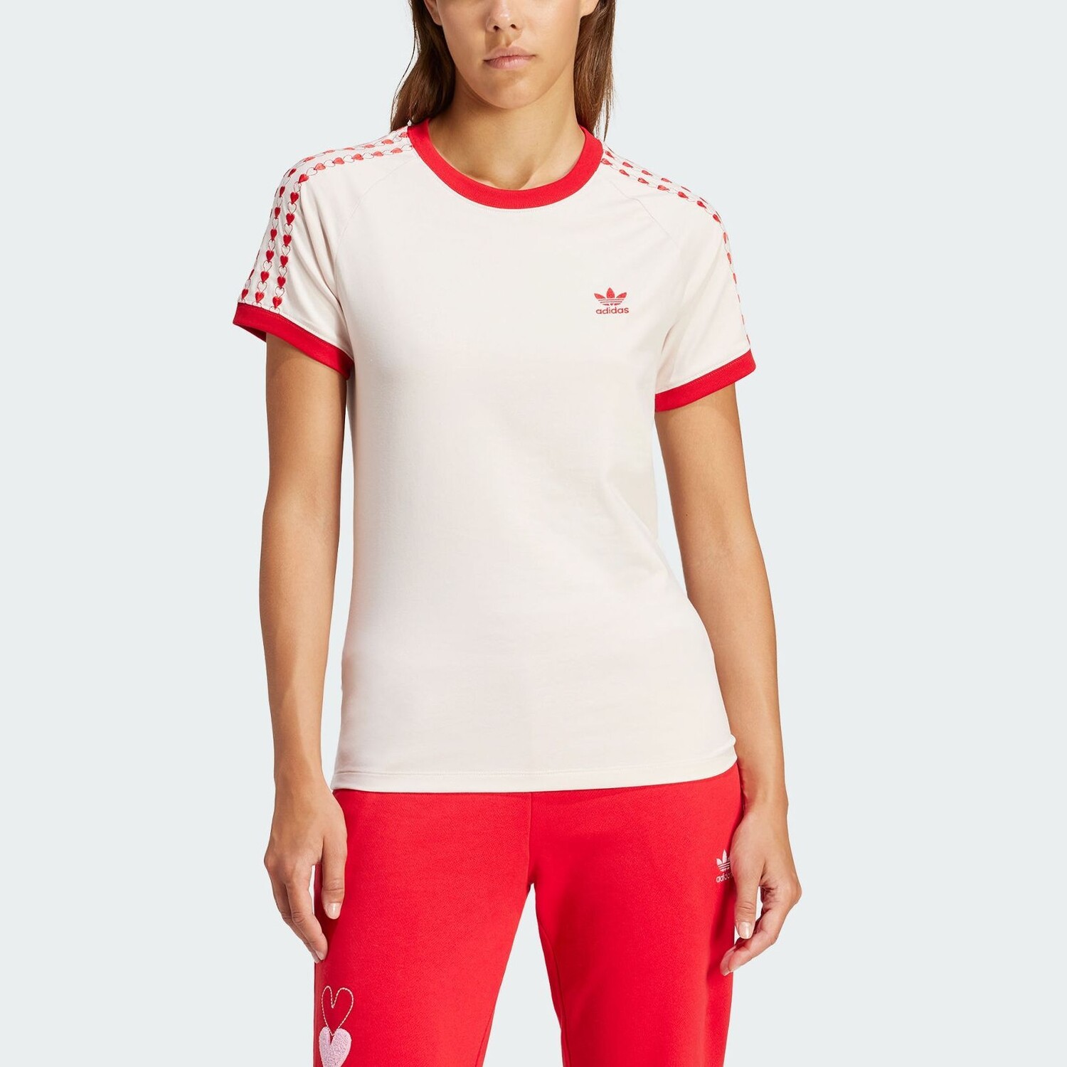 Футболка с круглым вырезом и полосатым сердцем ко Дню святого Валентина Adidas Originals — фото 2