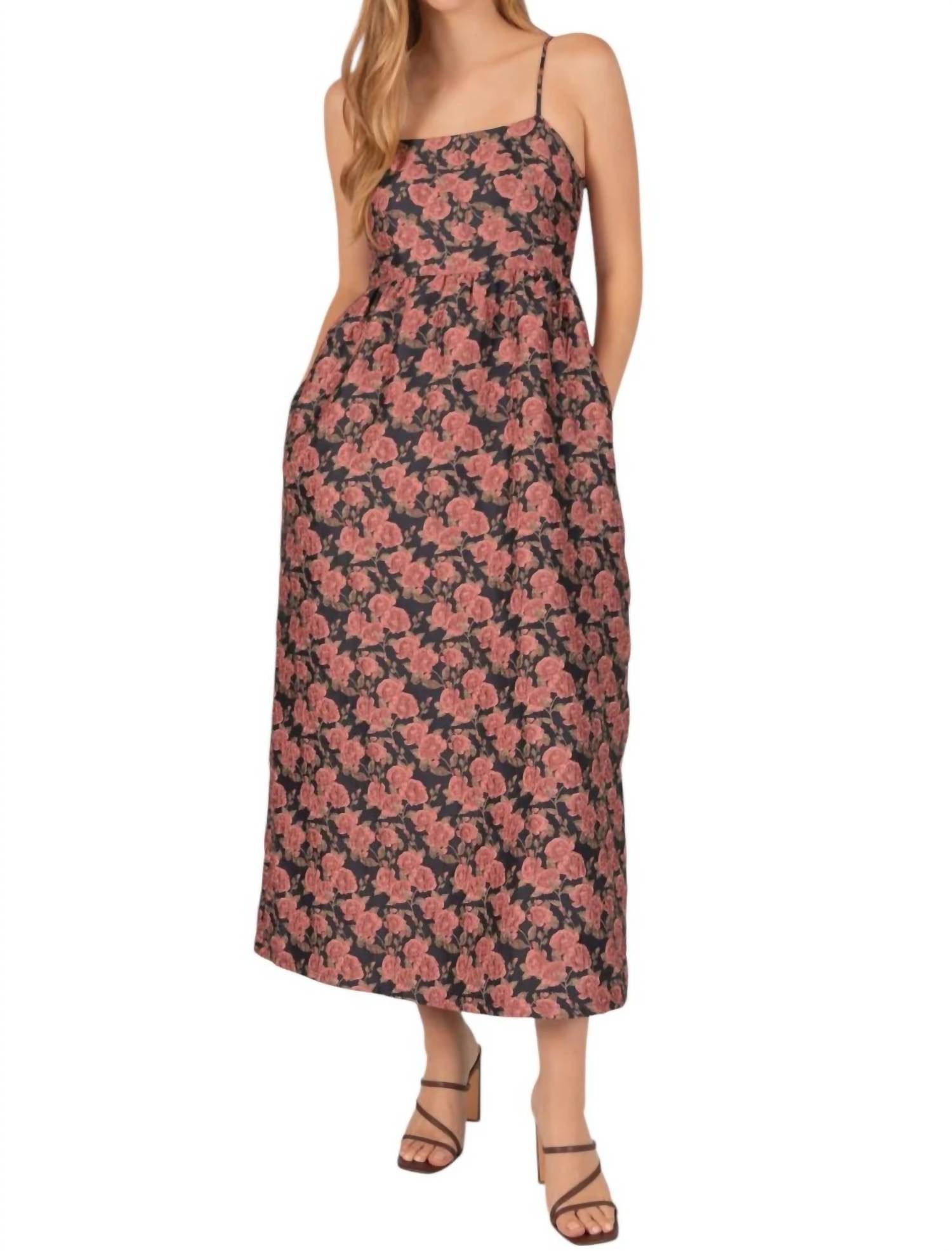 

Черное макси-платье с цветочным жаккардом Before You