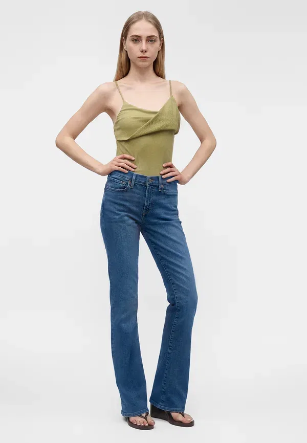 Джинсы Ryan bootcut Gap, средняя стирка — фото 4