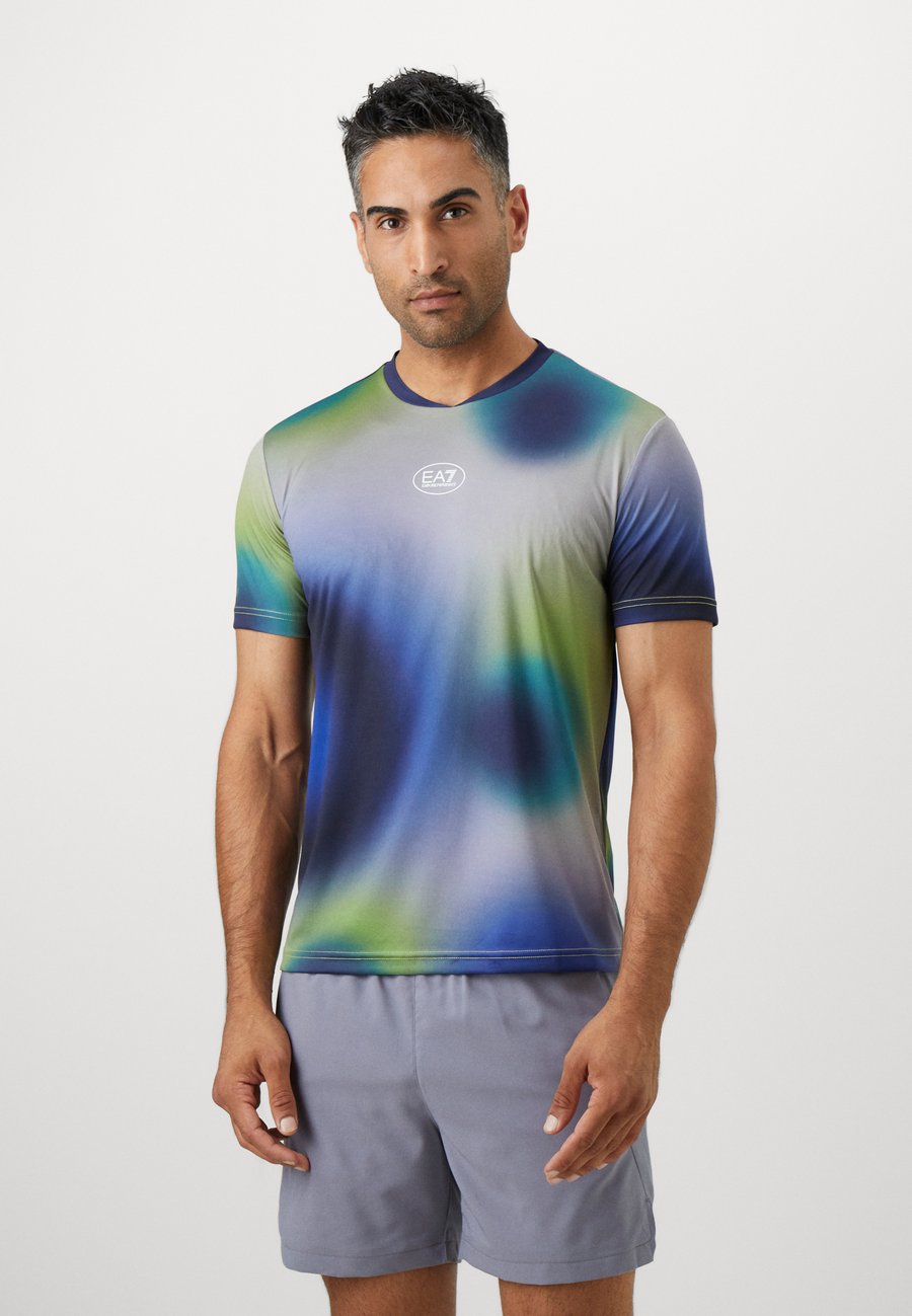 

Футболка EA7 Emporio Armani TENNIS PRO TEE GRAPHIC, Multicolor/Multi-Coloured, Красный, Футболка EA7 Emporio Armani TENNIS PRO TEE GRAPHIC, Multicolor/Multi-Coloured