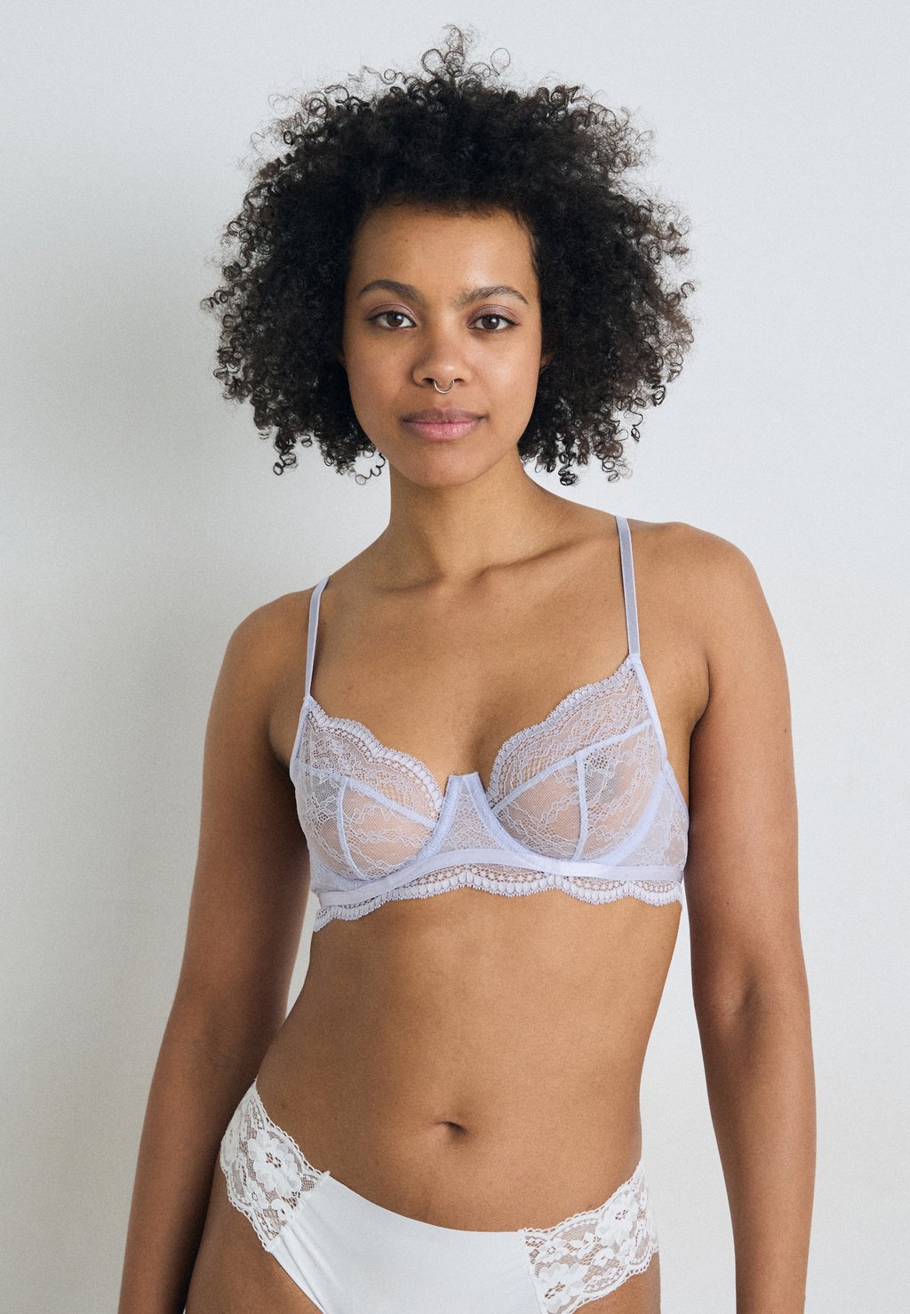 

Бюстгальтер на косточках ISABELLE Hunkemöller, сиреневый