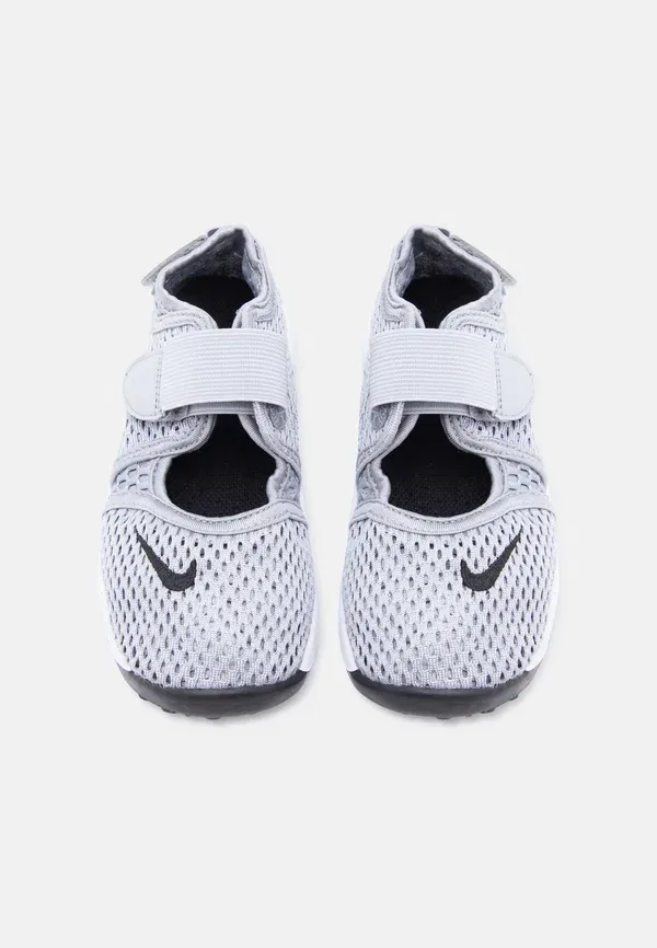Кроссовки Nike Sportswear Rift 2, серый волк/черный/белый — фото 4