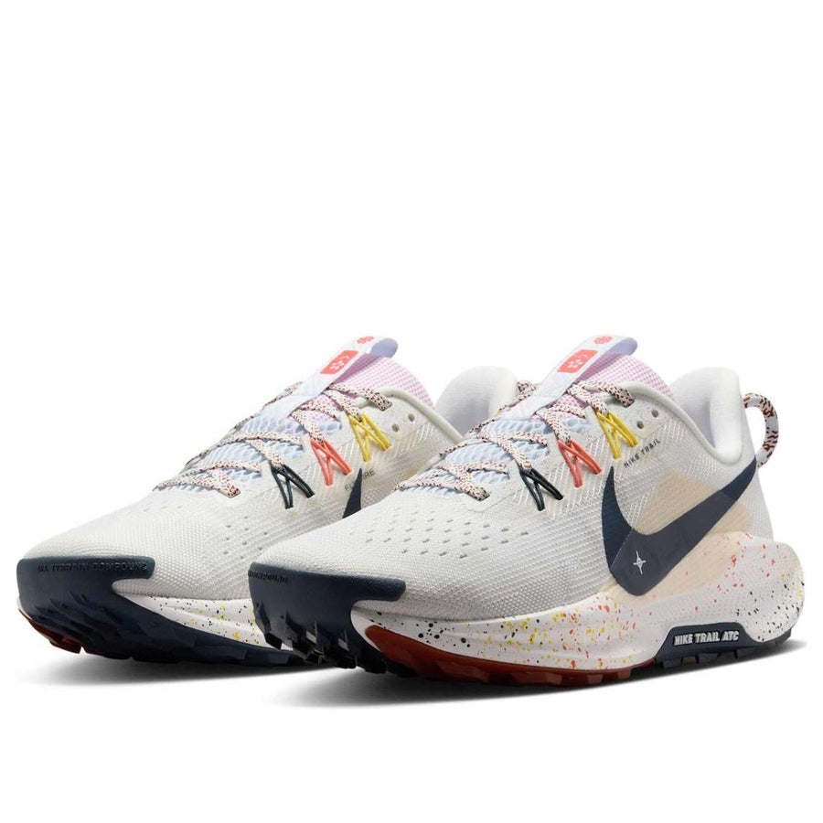 Кроссовки (WMNS) Nike React Pegasus Trail 5 'Summit White Football Grey Pink Foam Armory Navy', бежевый — фото 3