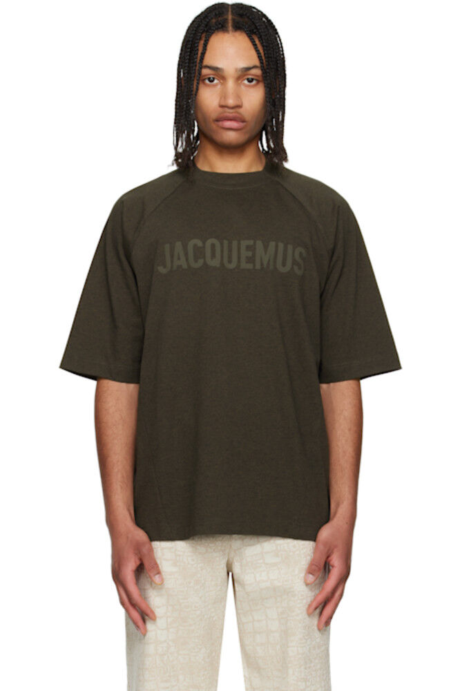 

Футболка цвета хаки La Croisière с надписью The Typo JACQUEMUS