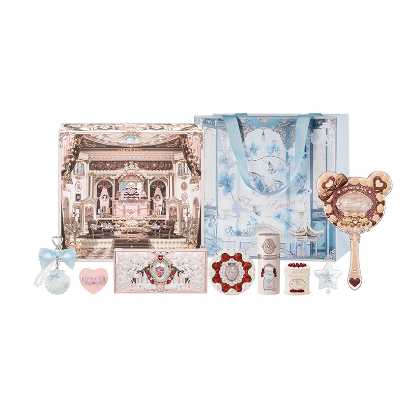 

Набор косметики Sweetheart Box из коллекции Strawberry Cupid Natural Matte Adherent Flower Knows, strawberry soufflé