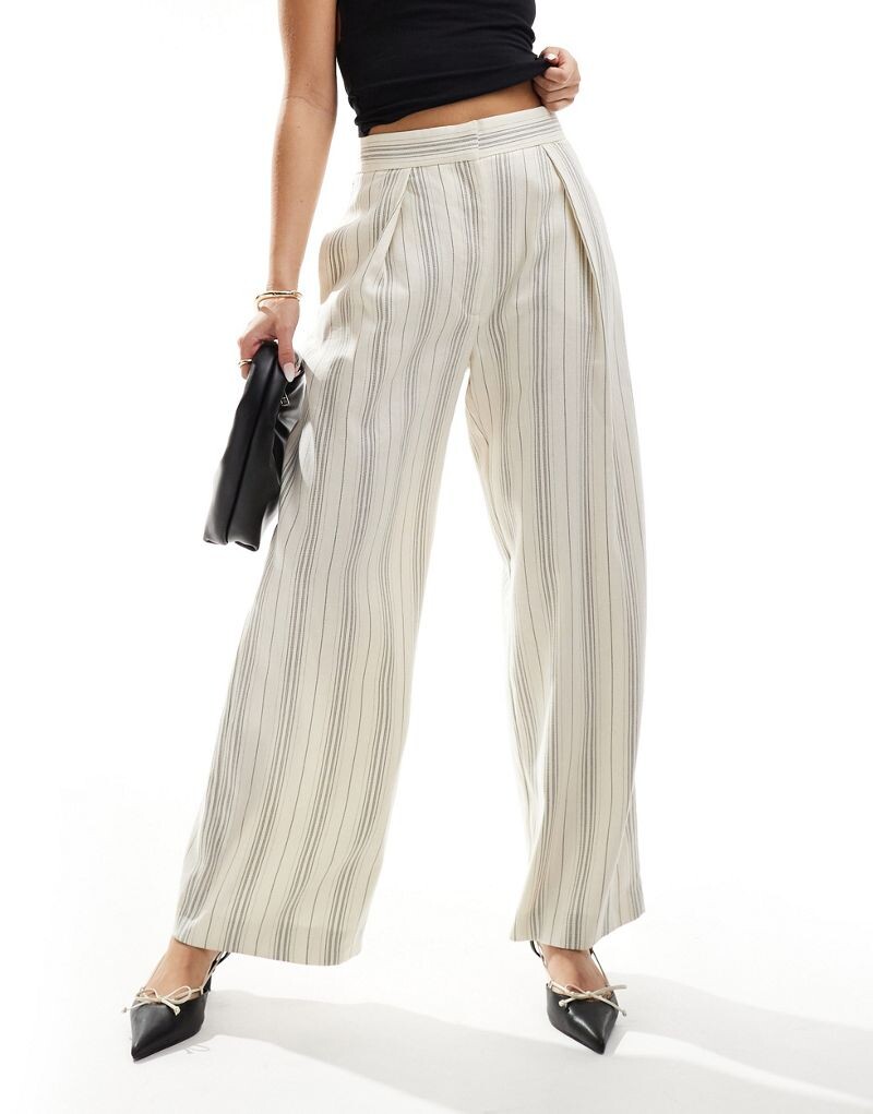 

Кремовые брюки широкого кроя River Island