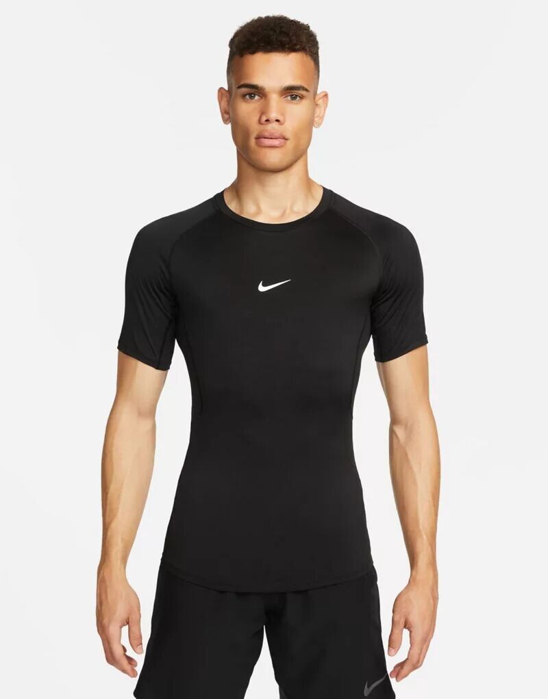 

Черная футболка Nike Dri-Fit