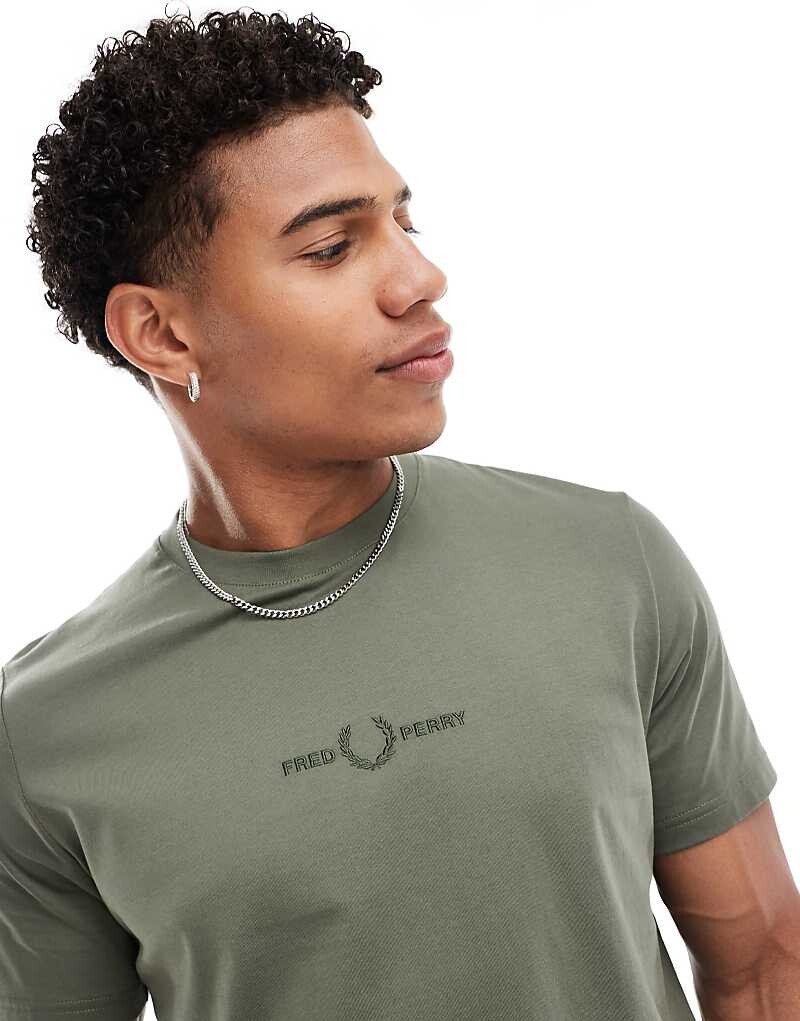 

Fred Perry – футболка цвета хаки с вышитым узором