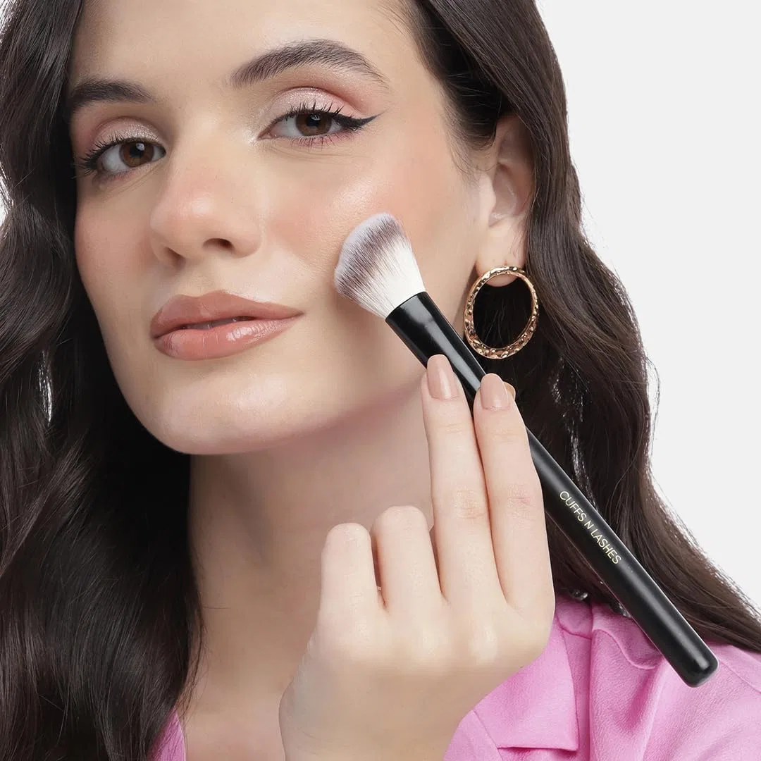 Кисть для контуринга Cuffs N Lashes F012, синтетическая, 1 шт — фото 3