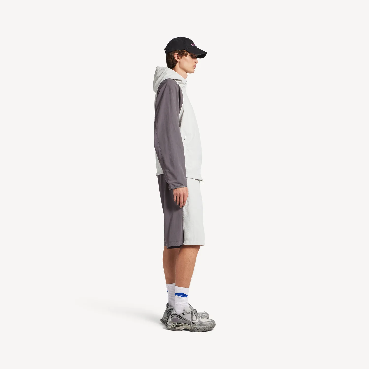 BALENCIAGA Мужская техническая спортивная куртка светло-серого цвета — фото 3