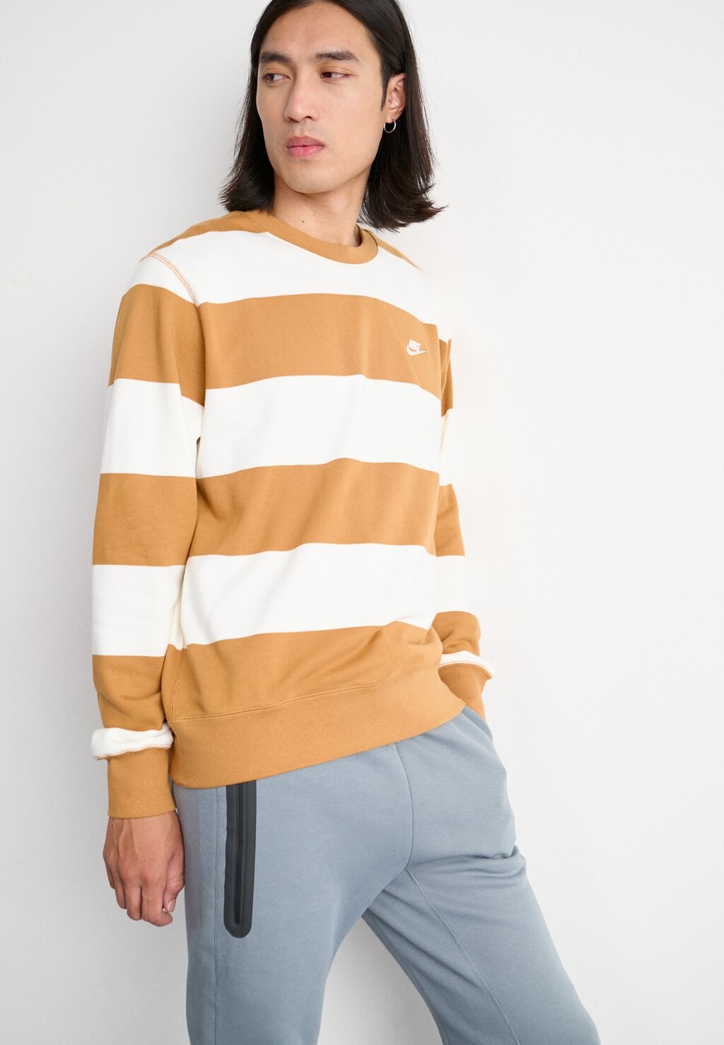 

Толстовка CLUB CREW Nike Sportswear, коричневый