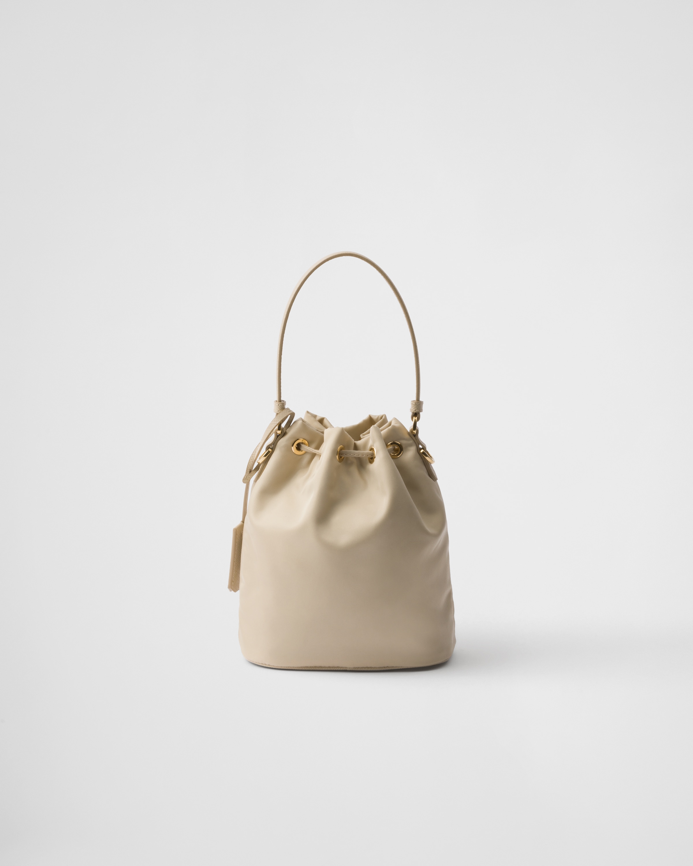Мини-сумка Prada Re-Edition 1978 из переработанного нейлона Prada, песочный бежевый — фото 3