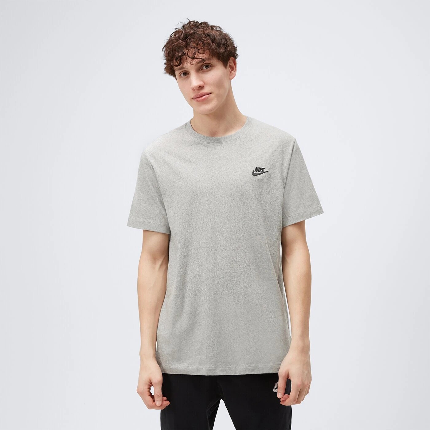 

Футболка Nike SportsWear Club, серый