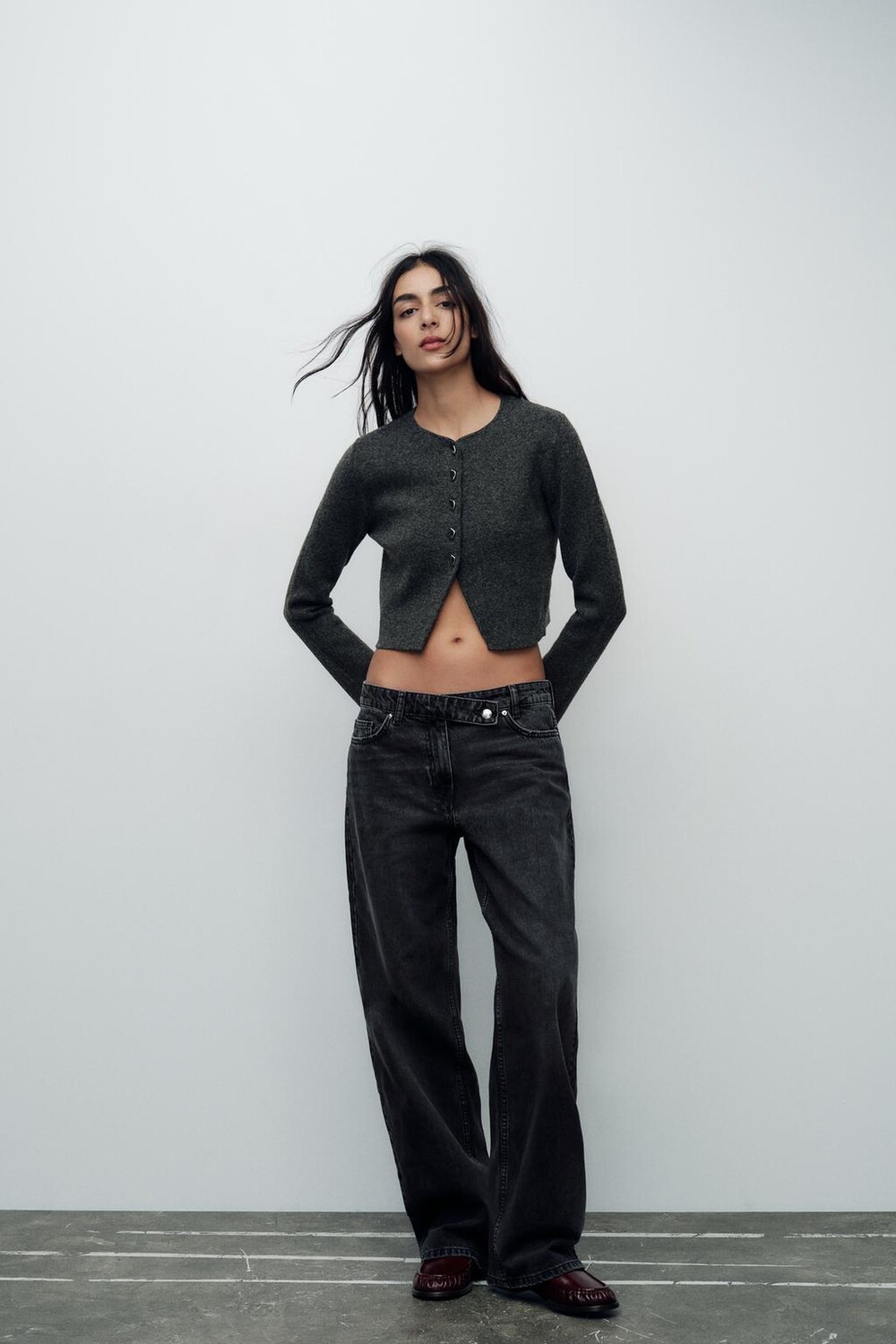

Укороченный кардиган однотяжной вязки ZARA, серый мергель