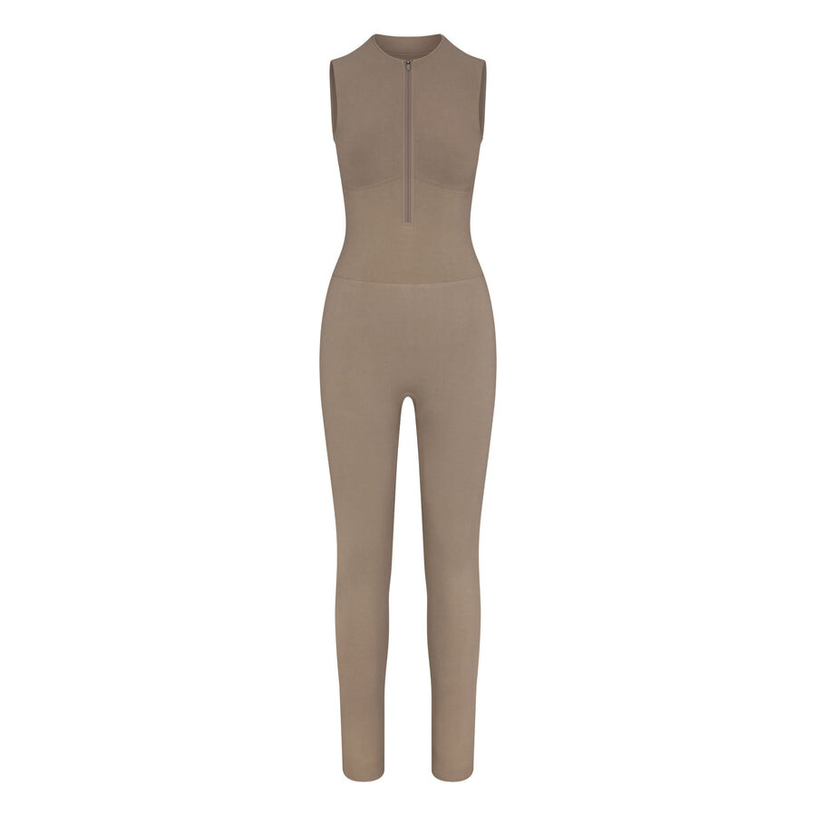 

Комбинезон с молнией спереди SKIMS Contour Nylon, цвет Truffle