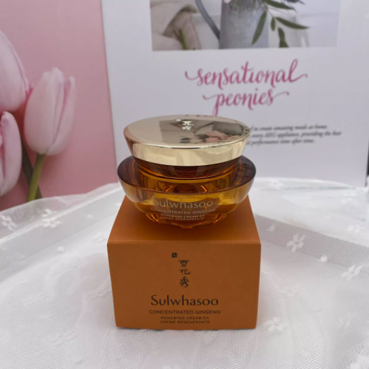 Набор для ухода за кожей Ginseng Toner, Emulsion, Cleanser, Box Included увлажняющий и питающий 10мл+50мл+60мл+150мл Sulwhasoo — фото 3