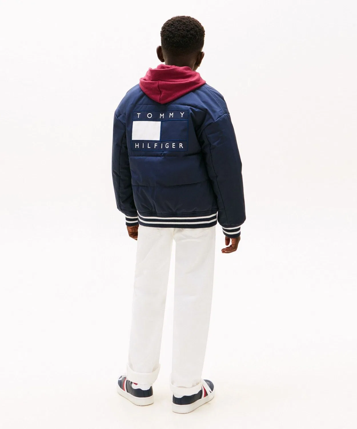 Куртка-бомбер Tommy Hilfiger мальчиковая утепленная разноцветная — фото 4
