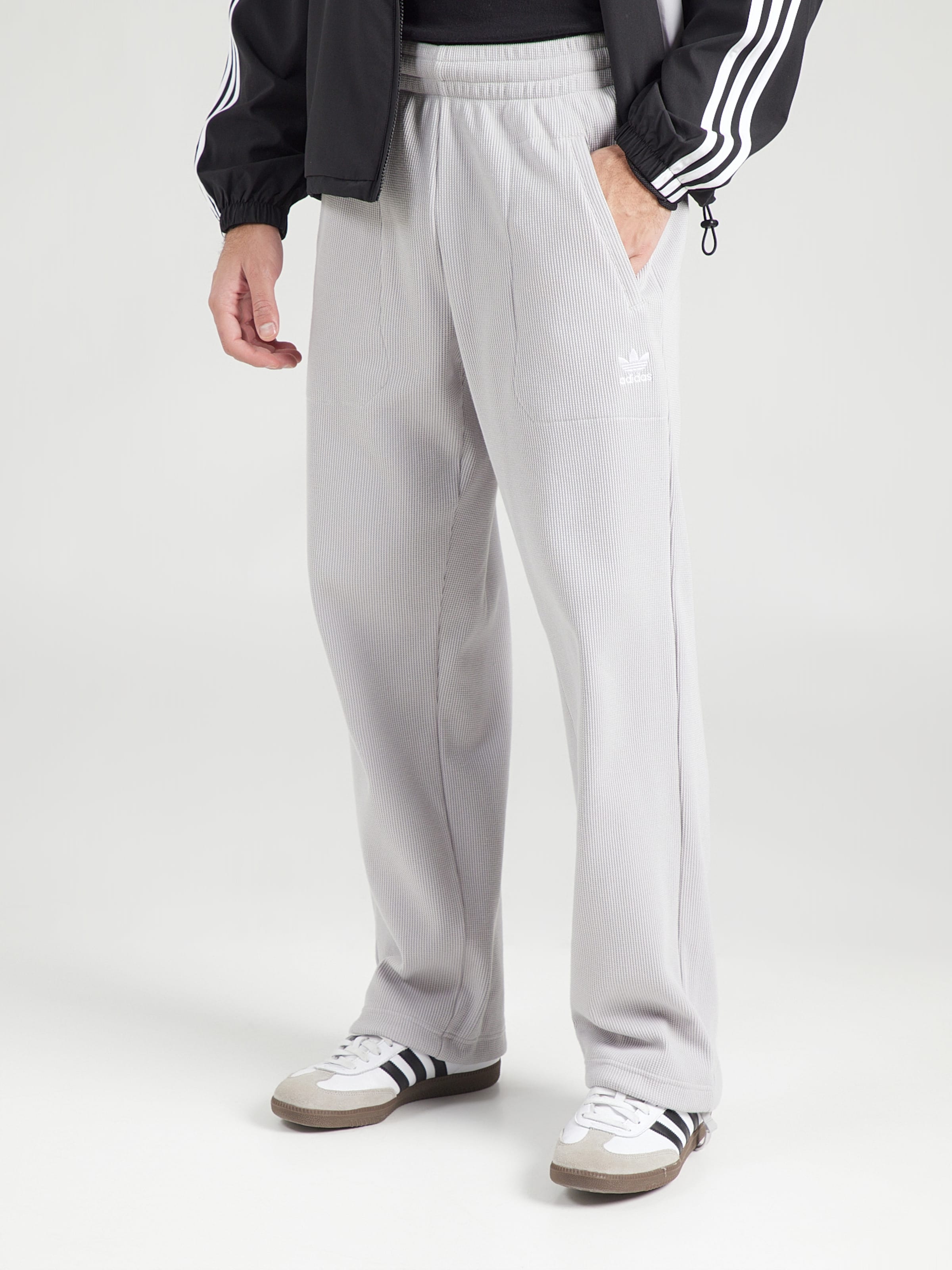 Adidas Originals Штаны свободного кроя 'ESSENTIALS' в светло-сером цвете — фото 3