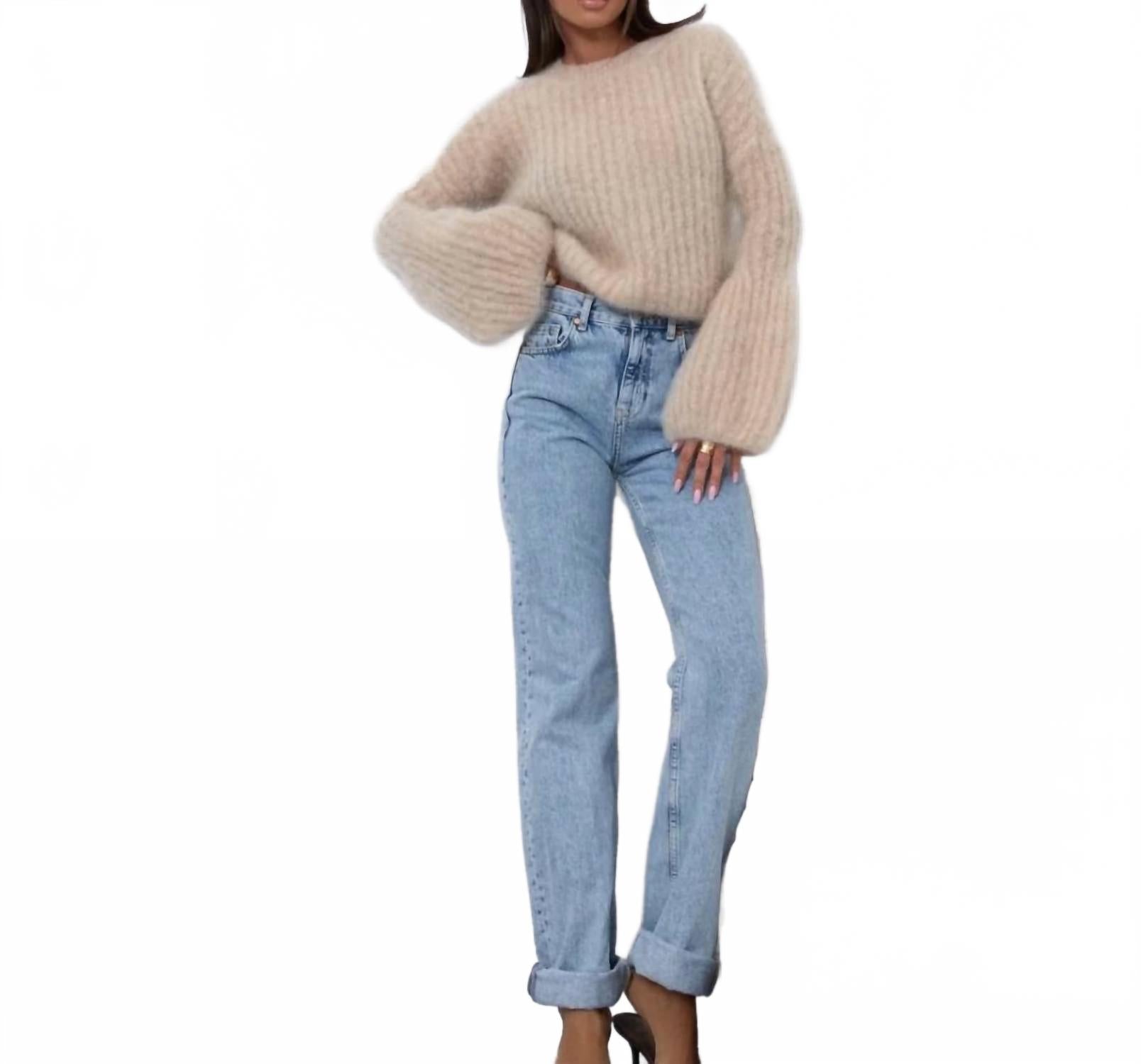 

Бежевый свитер с расклешенными рукавами универсального размера Mica