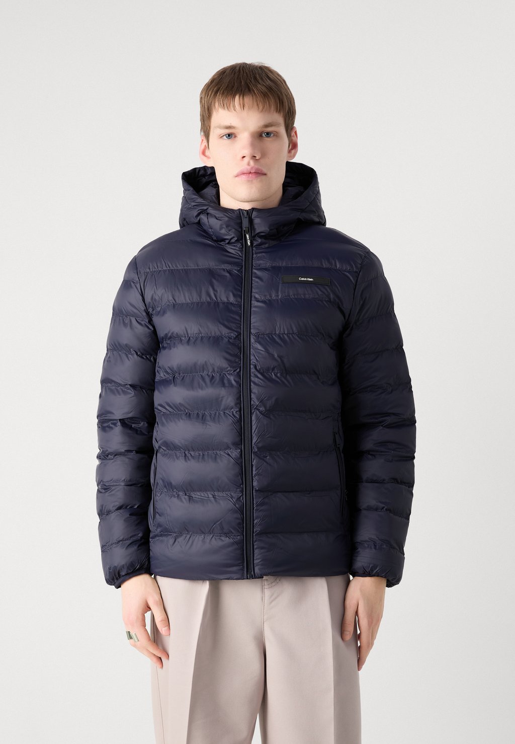 

Легкая куртка HOODED PUFFER JACKET Calvin Klein, темно-синий