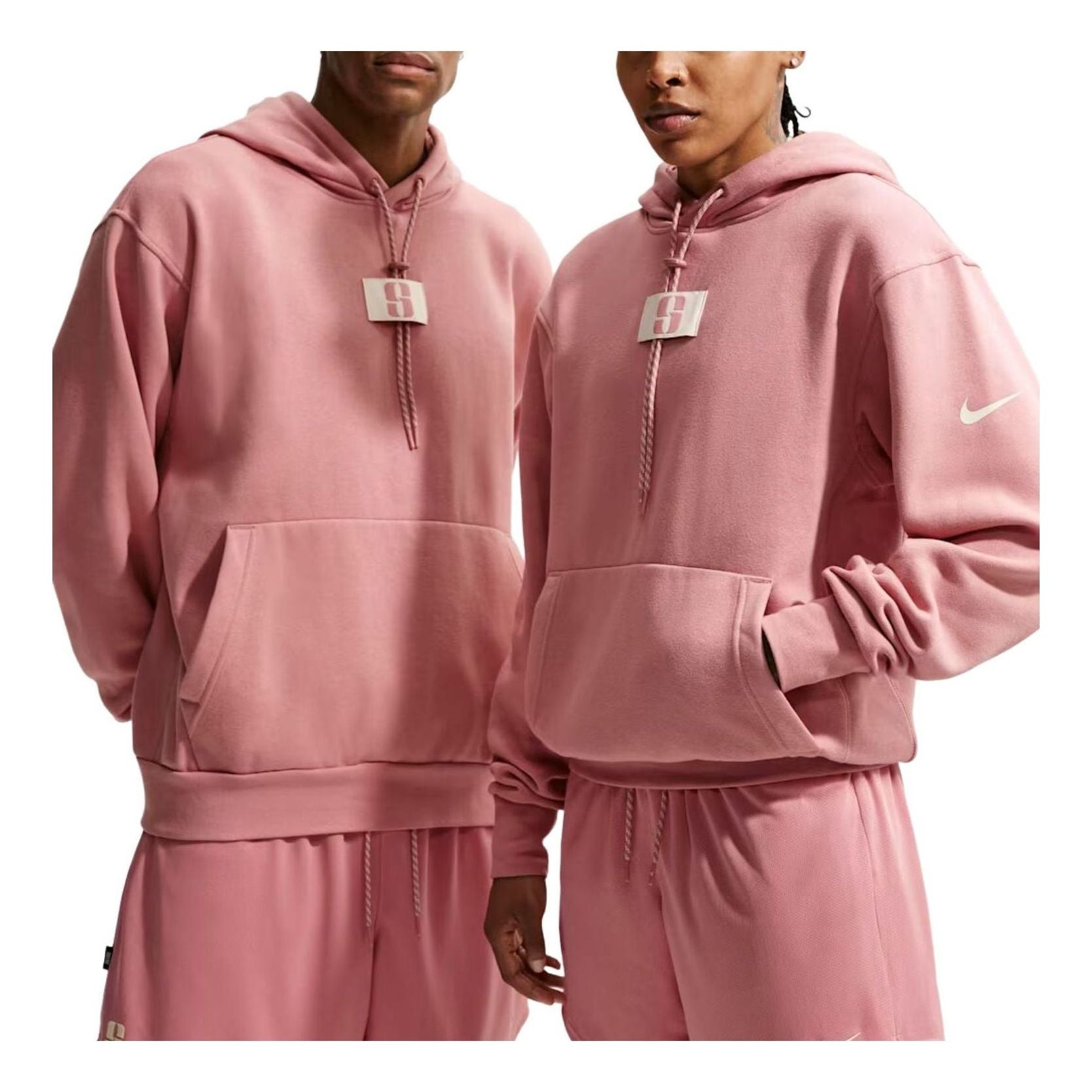 

Флисовая баскетбольная толстовка Nike Sabrina 'Red Stardust'