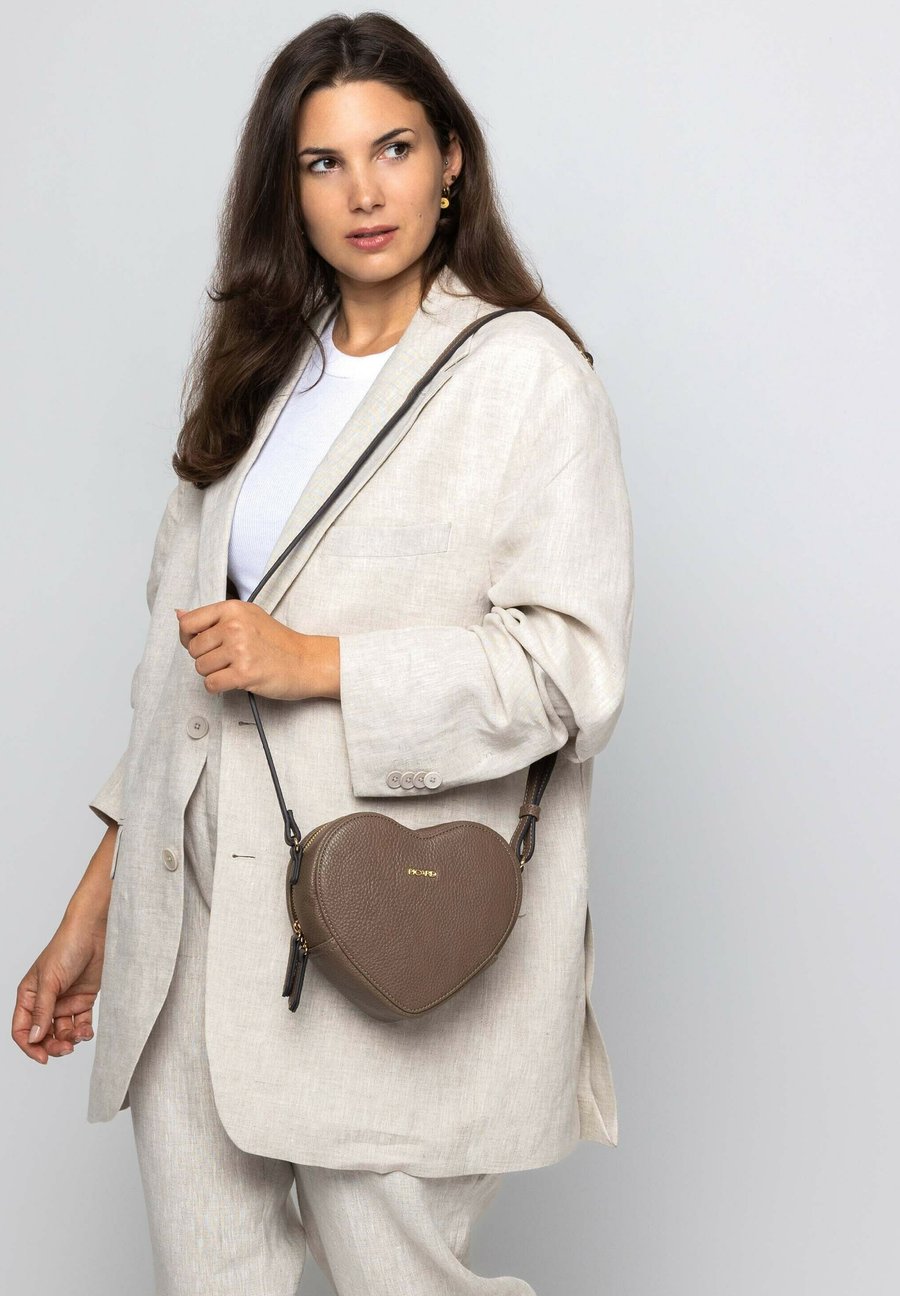 

Сумка кросс-боди Picard SCHULTERT WIESN, Gravel/Brown