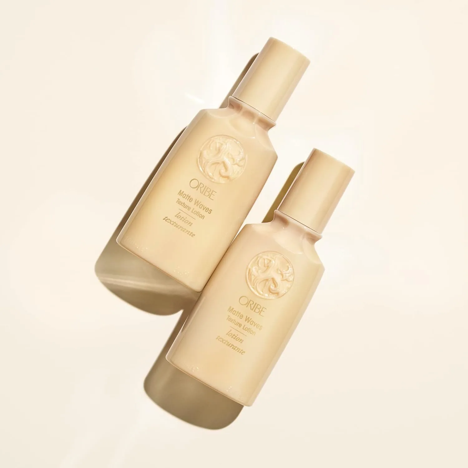 Лосьон для создания матовых волн Oribe Matte Waves Texture Lotion, 3,38 жидких унций (упаковка из 1 шт.) 100 мл (1 шт.), Cranberry — фото 3