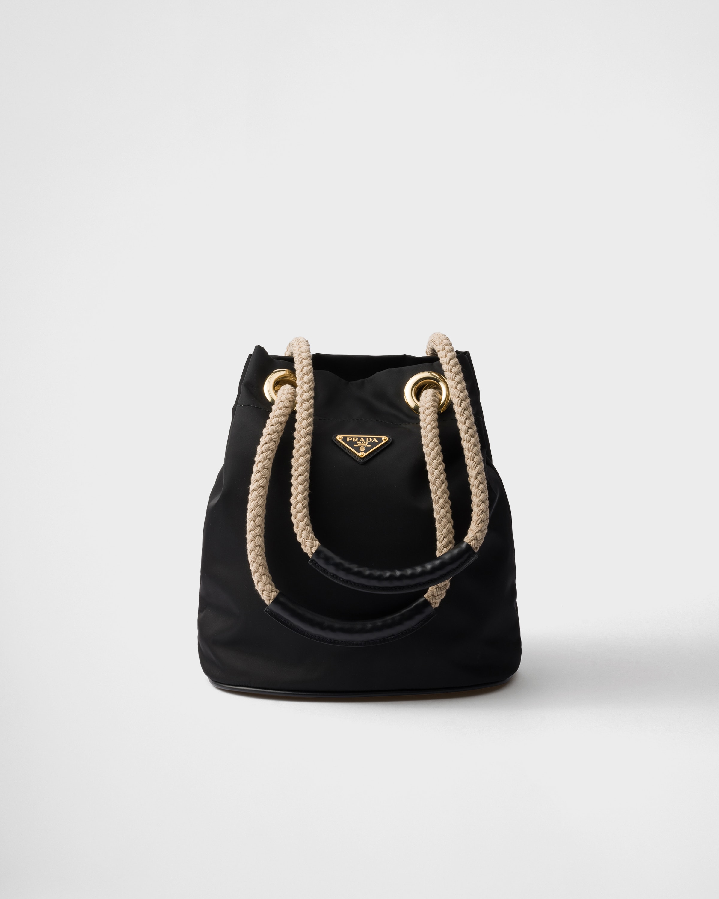 

Малая сумка-ведро Prada Mariner из переработанного нейлона, черный