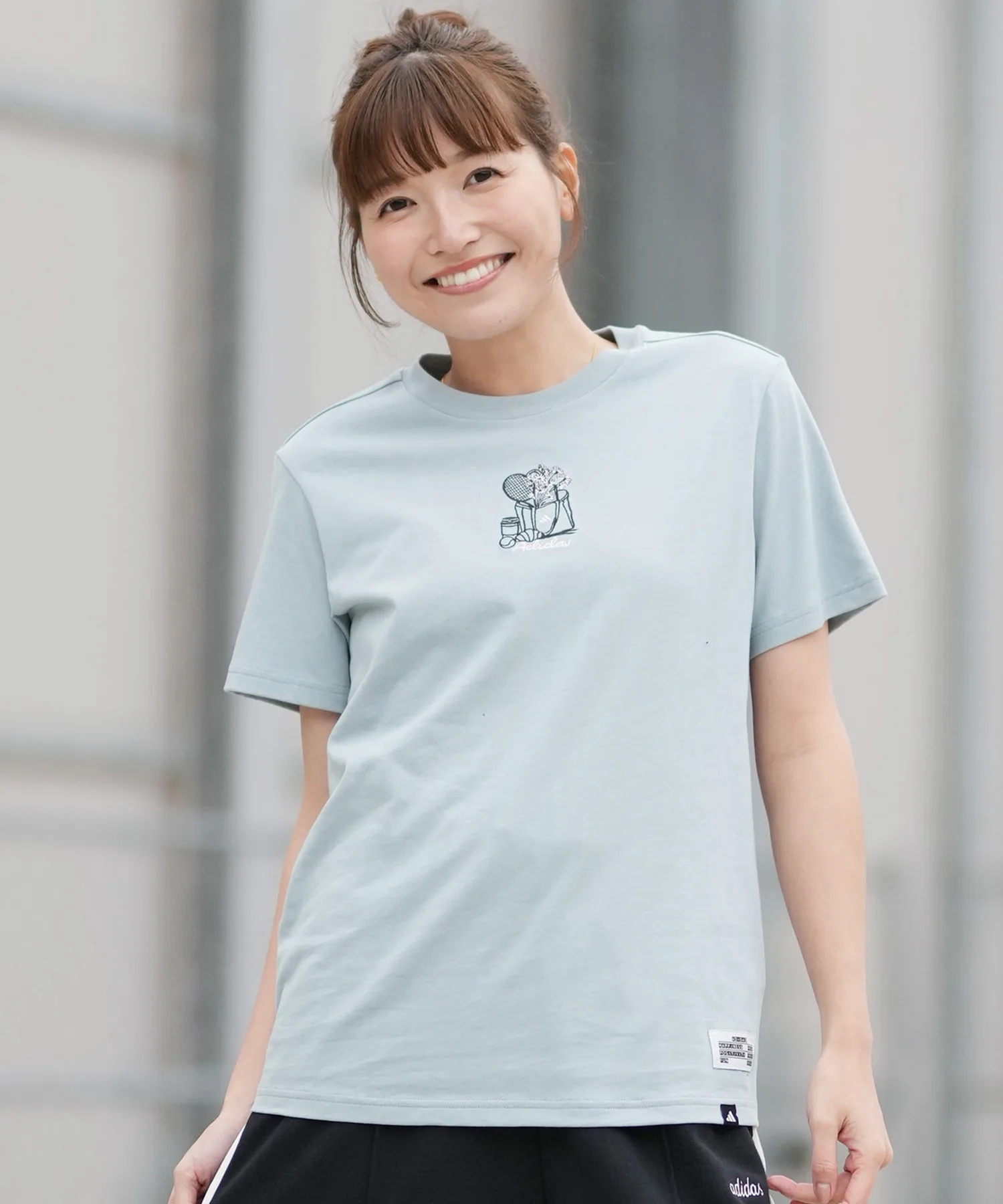 Женская футболка с мини-графикой CA608 adidas белая — фото 4