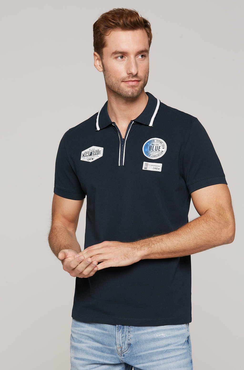 

Рубашка поло CAMP DAVID POLOSHIRT AUS PIKEE MIT ZIPPER UND PATCHES, темно-синий