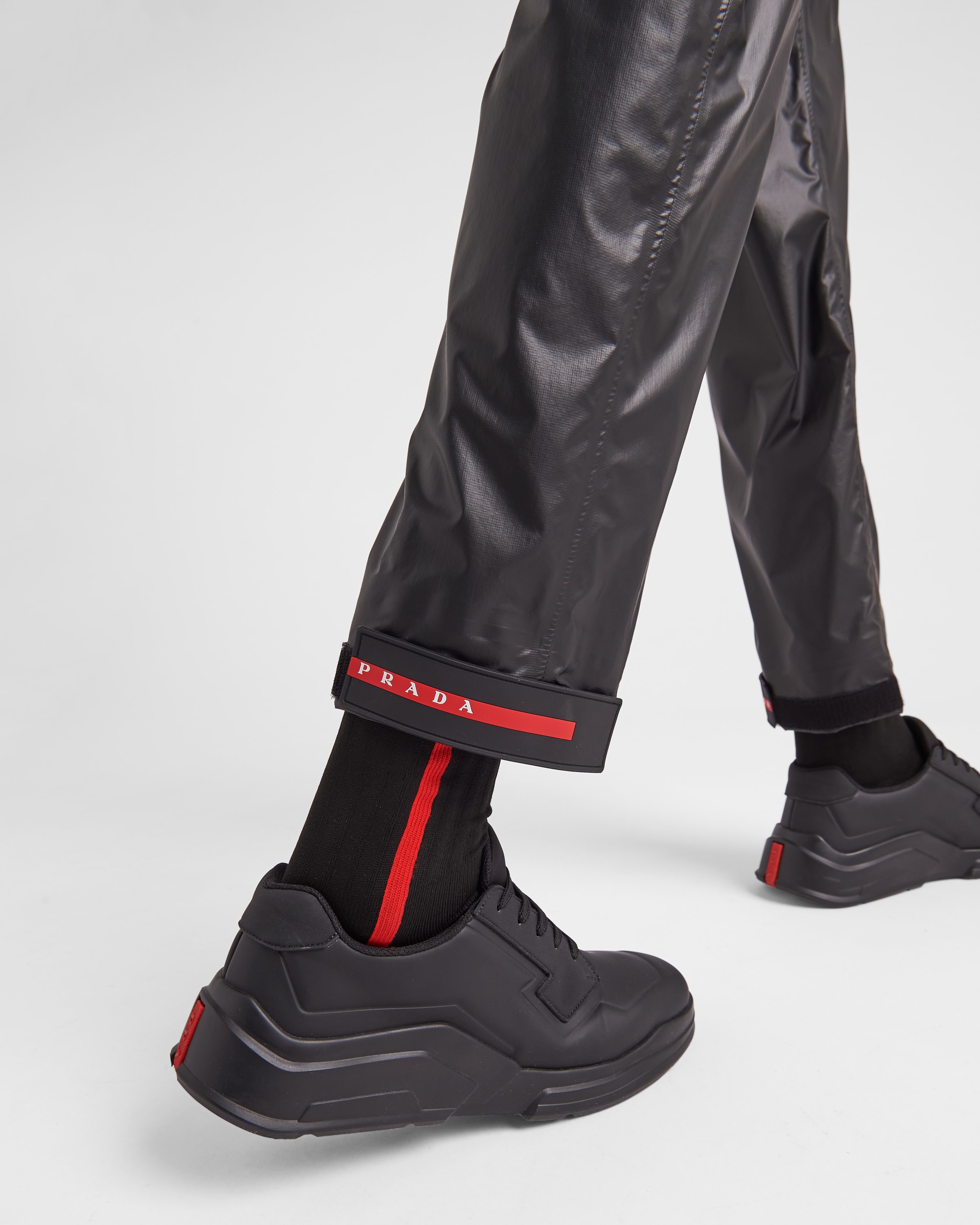 Легкие технические брюки из Re-Nylon Prada, черный — фото 4