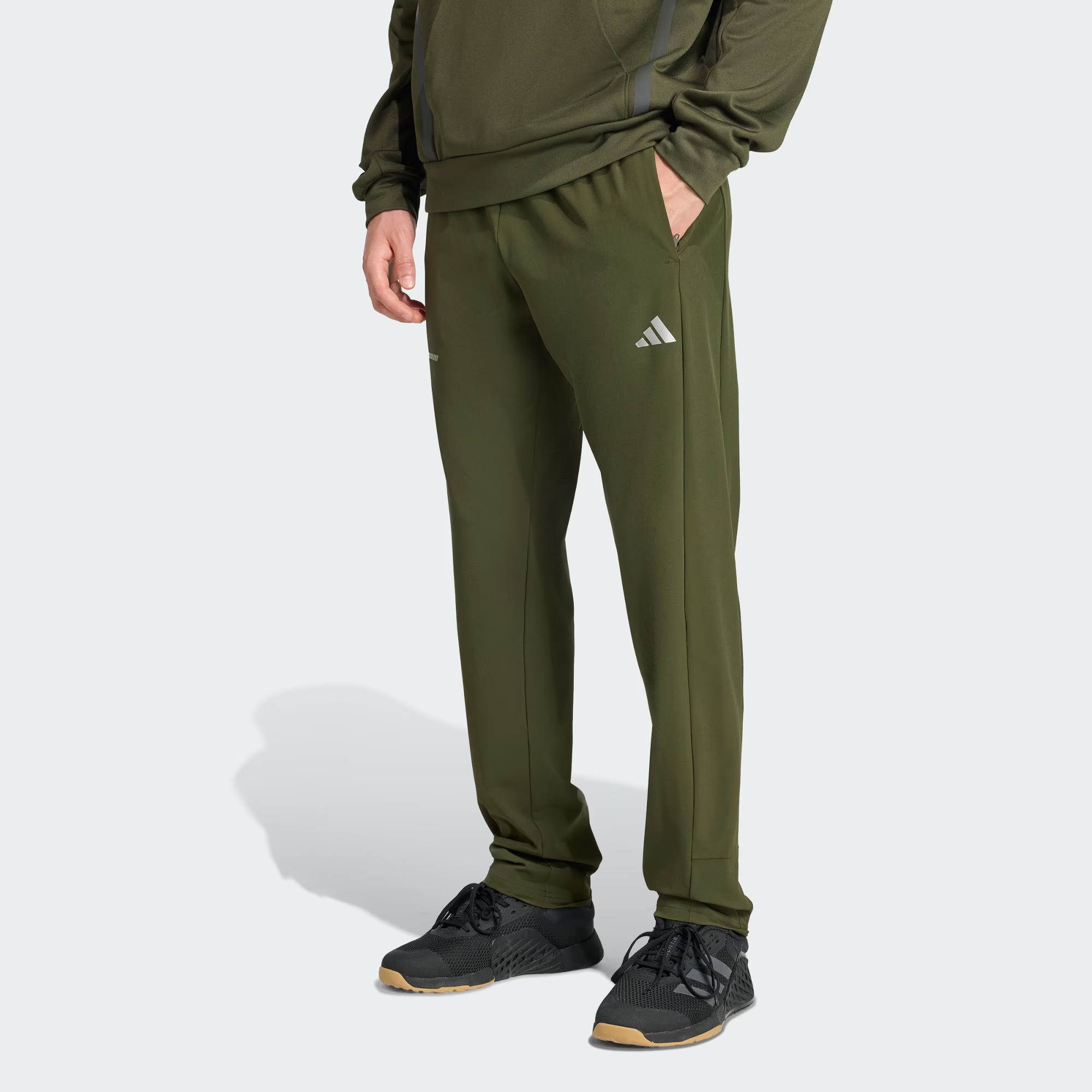 Брюки джоггеры Quick Dry мужские Essentials Holiday Pack Adidas, night cargo зеленый — фото 2