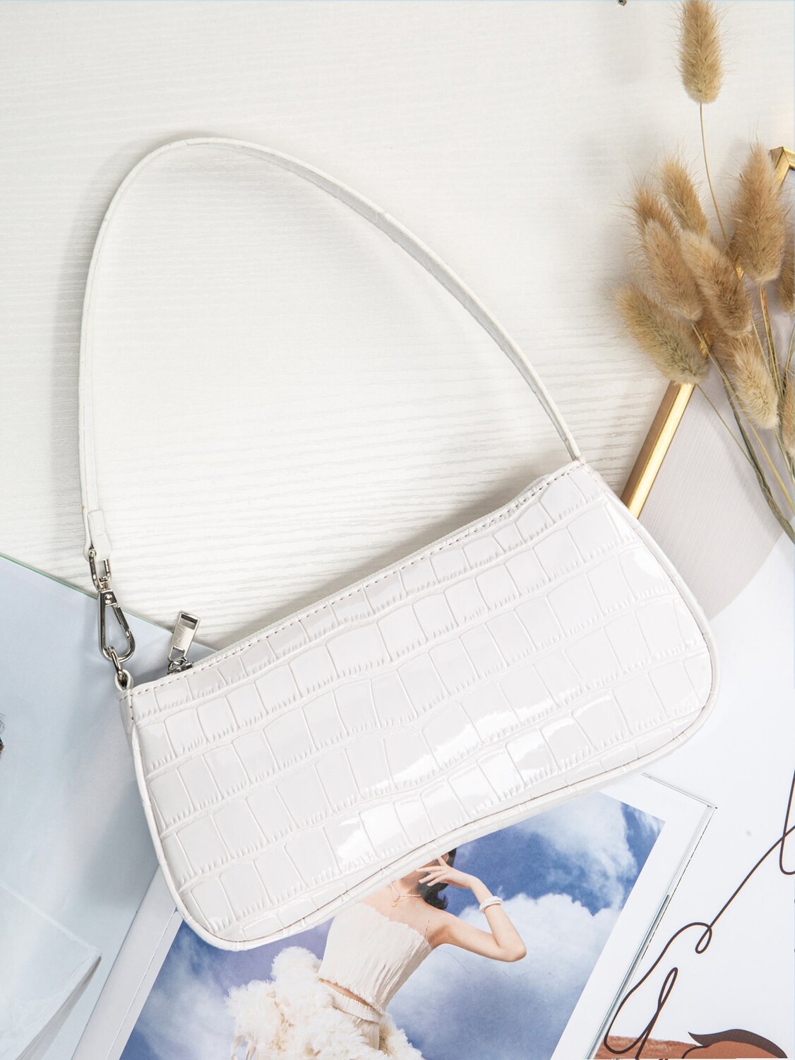 

Сумка через плечо с тиснением под крокодила, белый