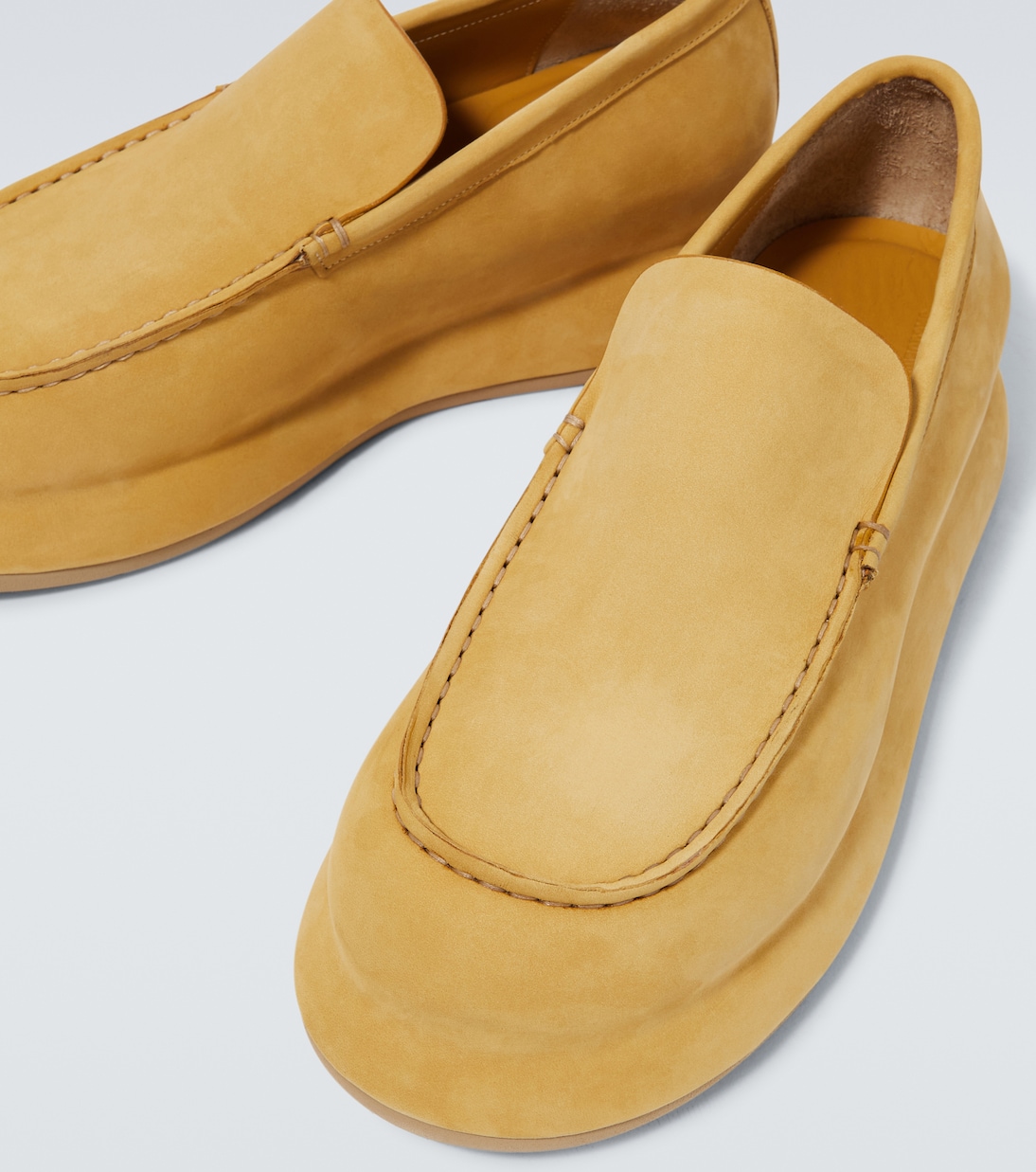 Замшевые лоферы на платформе Les Mocasins Bricciola Jacquemus, Dusty Yellow — фото 3