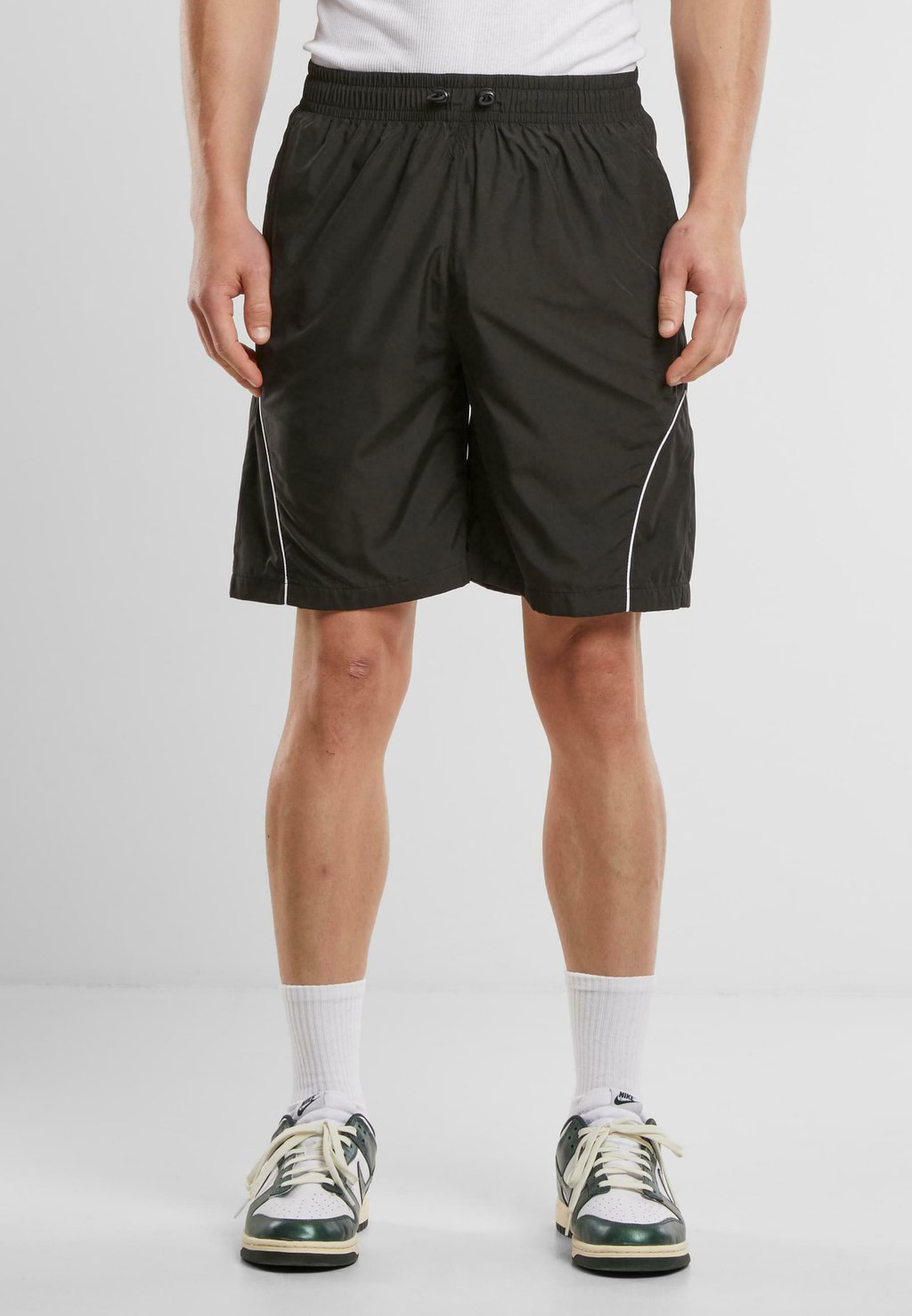 

Шорты PIPED PANEL - Tracksuit bottoms Urban Classics, черный