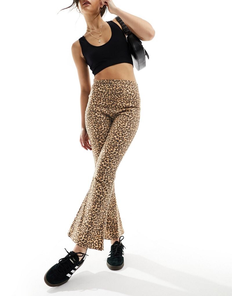 Расклешенные брюки с леопардовым принтом ASOS DESIGN