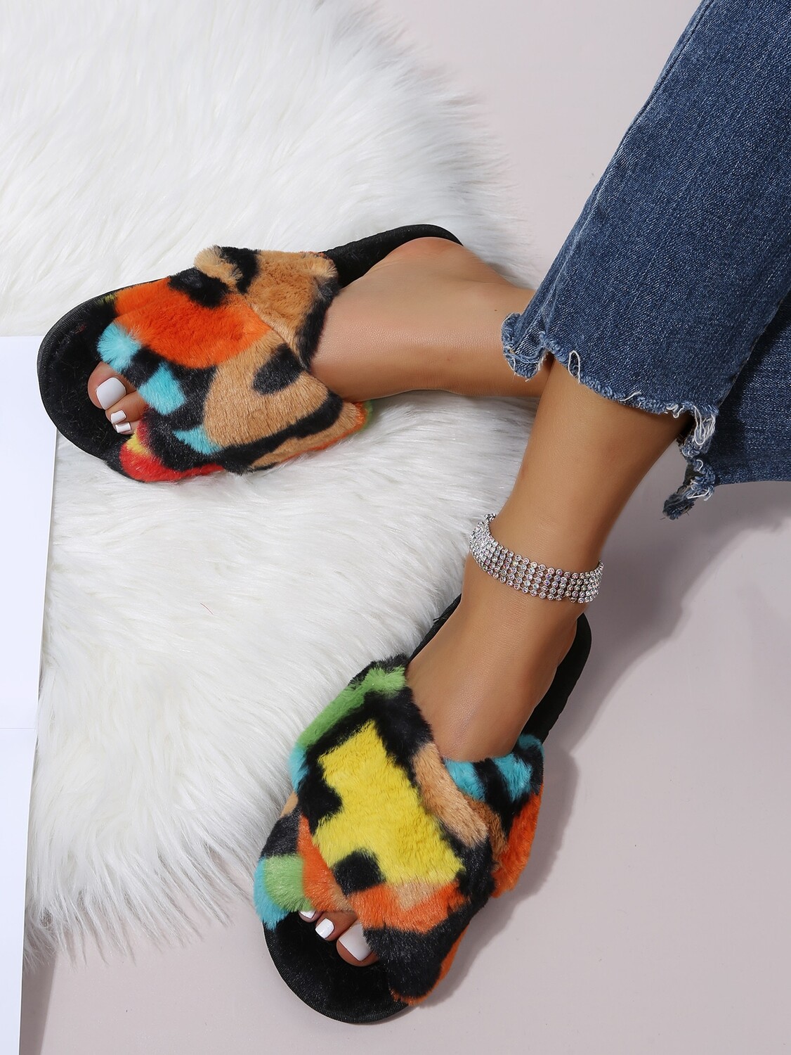 

Обувь, которую можно носить дома Украшен мягким пушистым мехом, узором колор-блок, бирюзовый ремешок через плечо, мультиколор