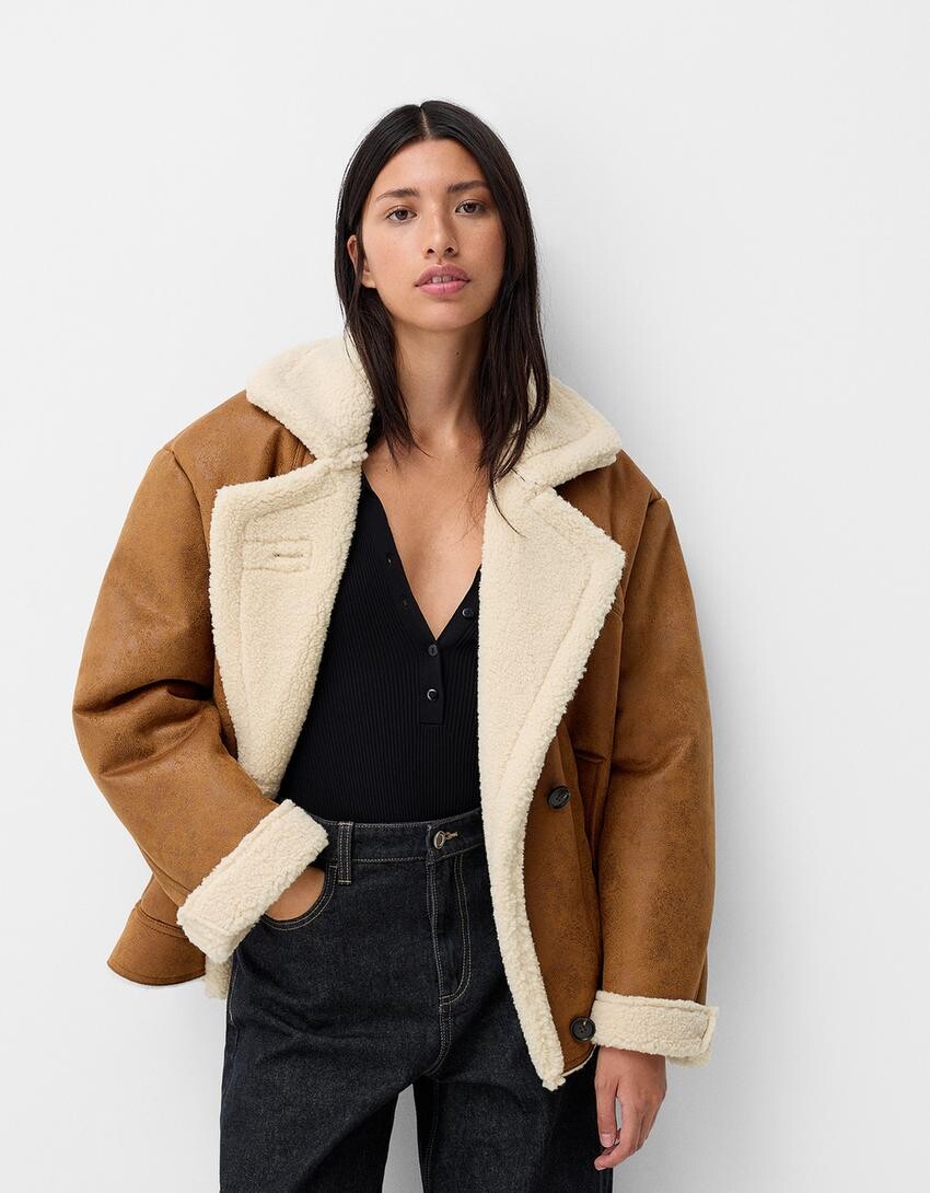 

Двубортное пальто длиной 3/4 Bershka, коричневый