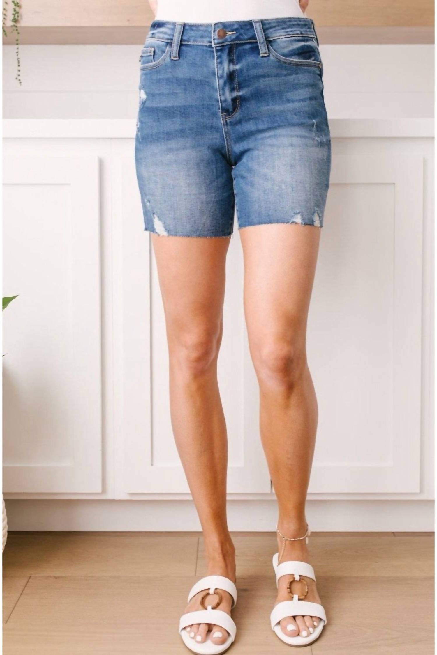 

Шорты Straight Edge Dark Wash синего цвета Judy Blue