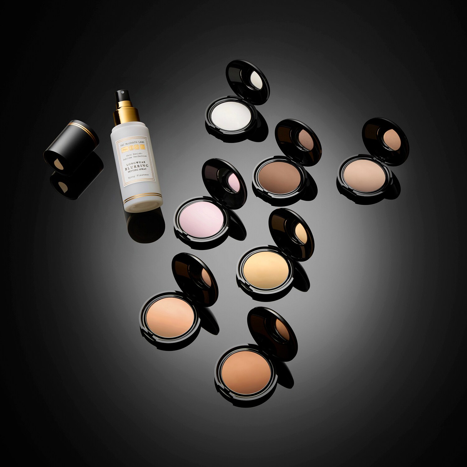 Пудра для контурирования глаз Skin Fetish: Sublime Perfection Blurring Under-Eye Powder Pat Mcgrath Labs, Deep (4 g) — фото 2